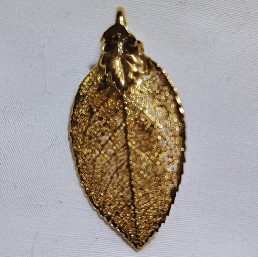 24ct Gold Dipped Leaf Pendant Vintage Jewelry - image 1